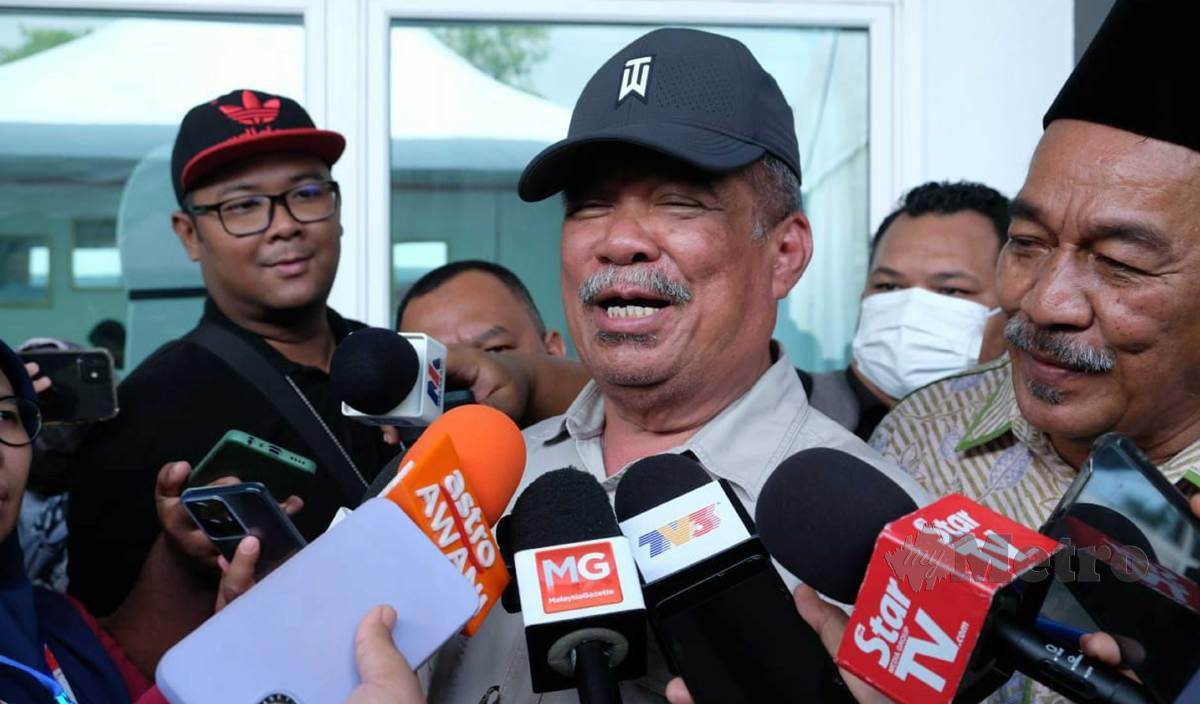 MOHAMAD Sabu ketika ditemui pemberita selepas Majlis Perasmian Bangunan Kilang Milagro di Krubong. FOTO Amir Mamat