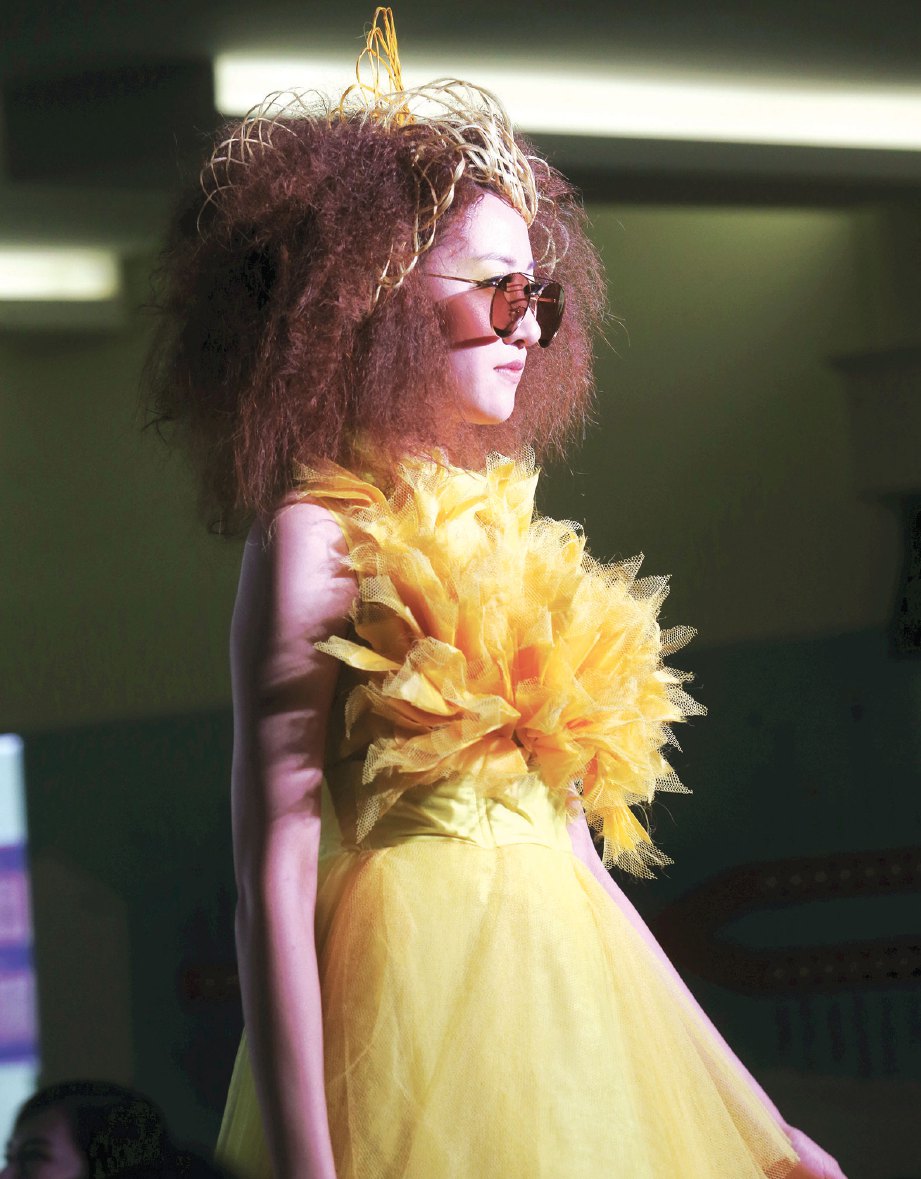 ANTARA pertunjukan fesyen dan dandanan rambut yang dihasilkan pelajar kolej berkenaan.