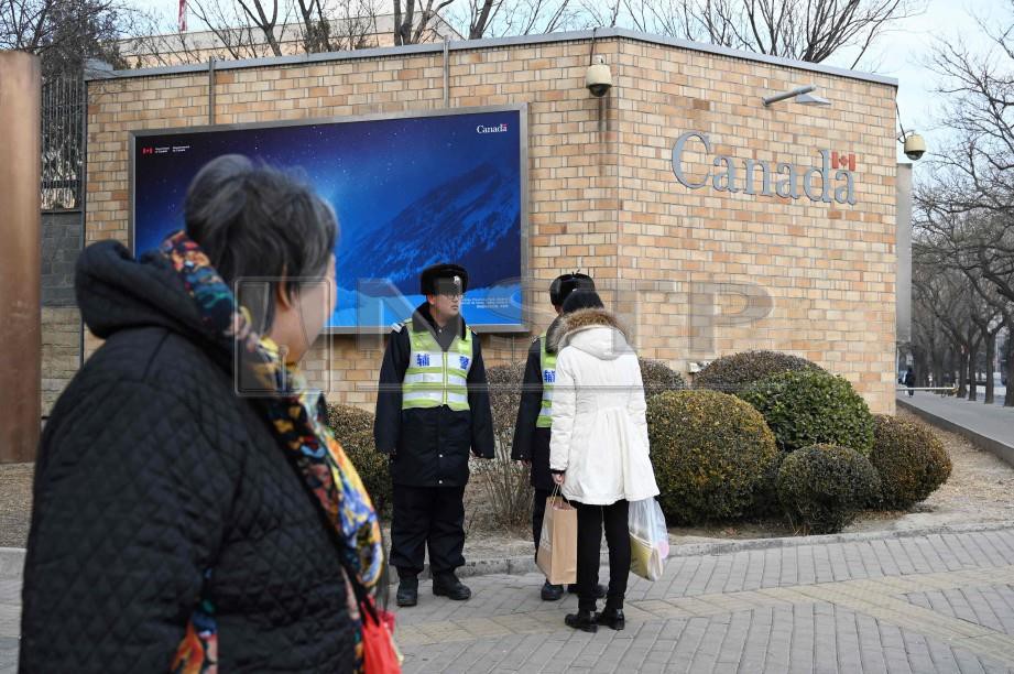 BANGUNAN kedutaan Canada di China. -Foto Reuters