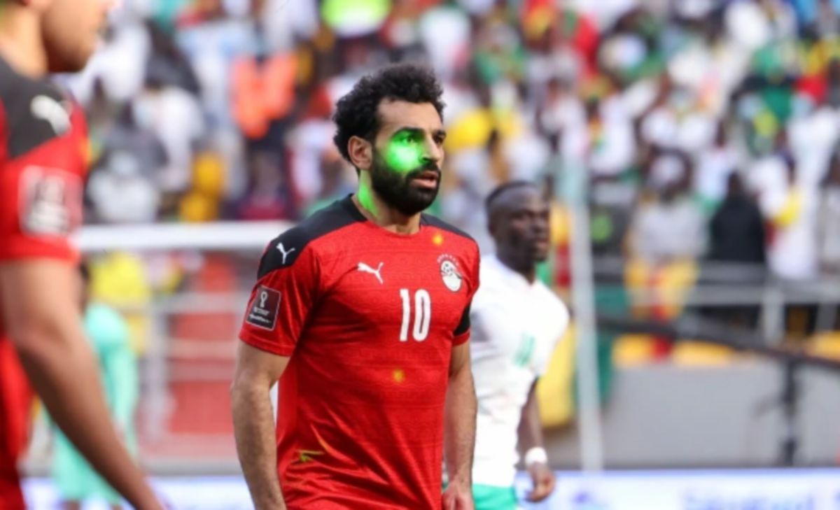 SENEGAL dihukum atas kesalahan pancaran laser ketika aksi Kelayakan Piala Dunia menentang Mesir. -FOTO Agensi