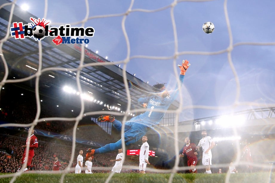 SALAH membuka jaringan dengan gol cantik ketika menentang Roma pada aksi separuh akhir Liga Juara-Juara. -Foto Reuters