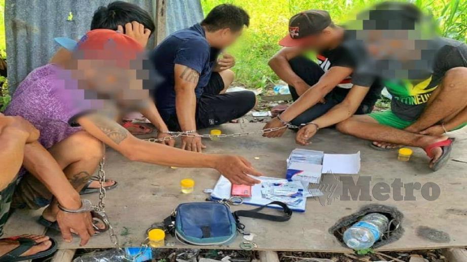 SEBAHAGIAN individu ditahan AADK selepas didapati positif dadah dalam Ops Perdana di Debak, Betong. FOTO NORSYAZWANI NASRI