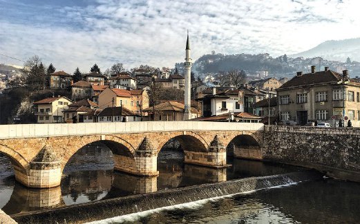 LATIN Bridge antara mercu tanda Sarajevo.