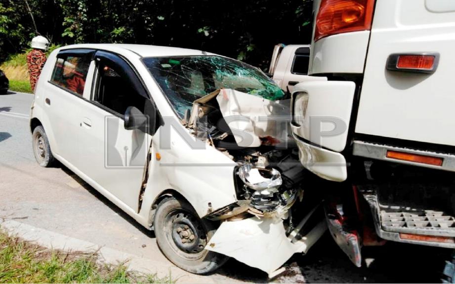 Keadaan kenderaan yang terlibat dalam kemalangan berhampiran Sekolah Kebangsaan (SK) Nanga Babai Jalan Pakan, Sarikei. FOTO Ihsan Bomba