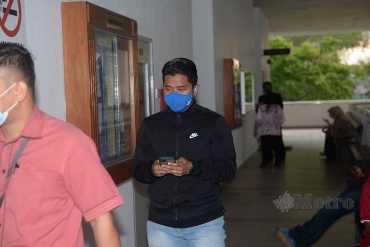 MOHD Nazuli selepas mengaku tidak bersalah menerima rasuah RM2,500 ketika didakwa di Mahkamah Sesyen Alor Setar, hari ini. FOTO NOORAZURA ABDUL RAHMAN