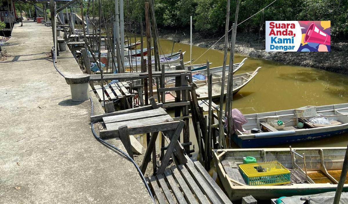 JETI Kampung Sungai Bagan Laut, Rengit perlu dinaik taraf kerana semakin uzur serta tidak mampu menampung pertambahan jumlah bot nelayan. FOTO Alias Abd Rani 