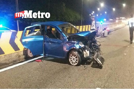 Kemalangan kereta yang mengorbankan dua wanita di KM 257 Lebuhraya PLUS arah utara dekat Kuala Kangsar, 4.15 pagi tadi. FOTO ihsan pembaca