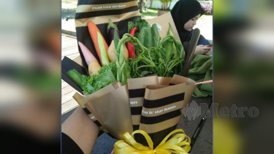 Jambangan sayur pelbagai jenis yang diberikan rakan kepada Muhammad Aziq. FOTO Ihsan Muhammad Aziq Zawawi