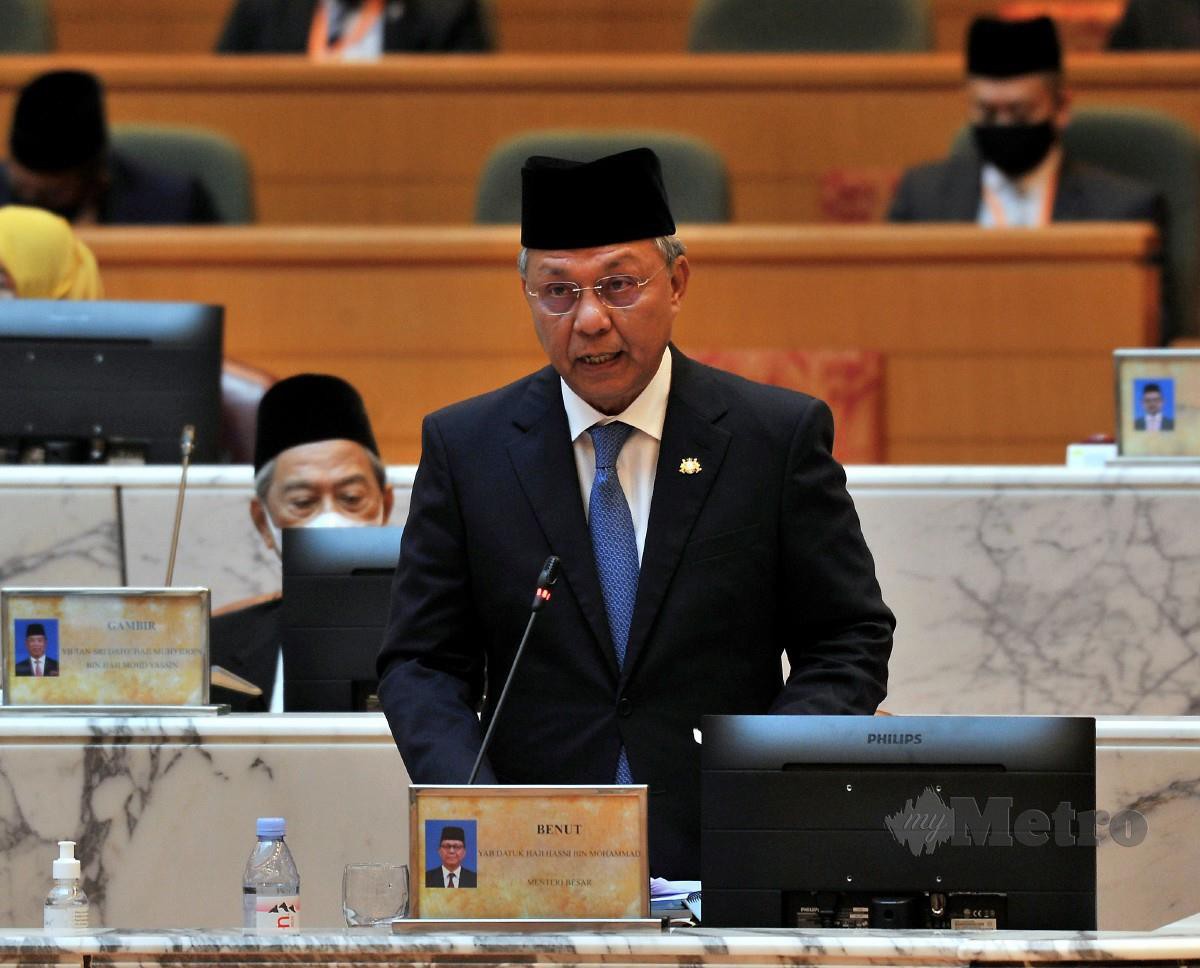 HASNI Mohammad menggulung ucapan pada Persidangan Ketiga Dewan Undangan Negeri Johor ke-14 di Bangunan Sultan Ismail. FOTO BERNAMA