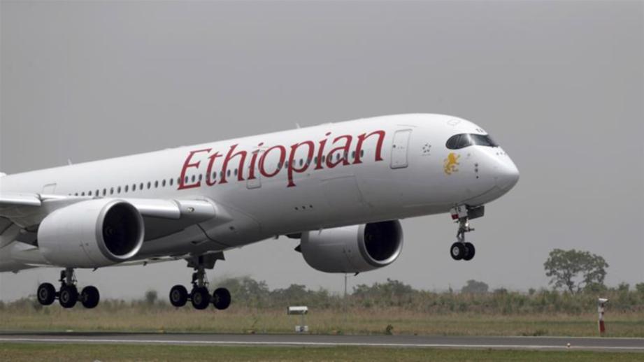 PESAWAT Ethiopian Airlines terpaksa melakukan pendaratan cemas di Dakar.