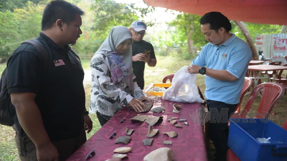 ANTARA artifak prasejarah yang ditemui di Gunung Pulai. FOTO Ihsan FB Jabatan Warisan Negara.