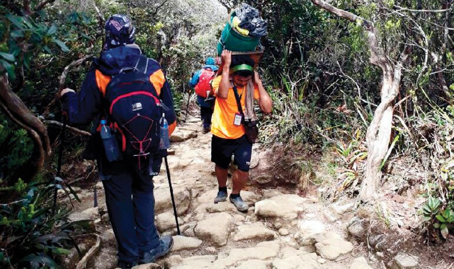 LALUAN yang perlu ditempuhi pendaki untuk menawan puncak Kinabalu.