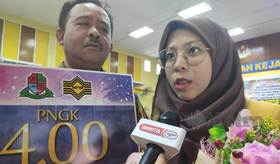 NURHARDIA Adlina dari SMK Putatan Penampang, menerima keputusan STPM cemerlang Purata Nilai Gred Kumulatif (PNGK) 4.00. FOTO Recqueal Raimi