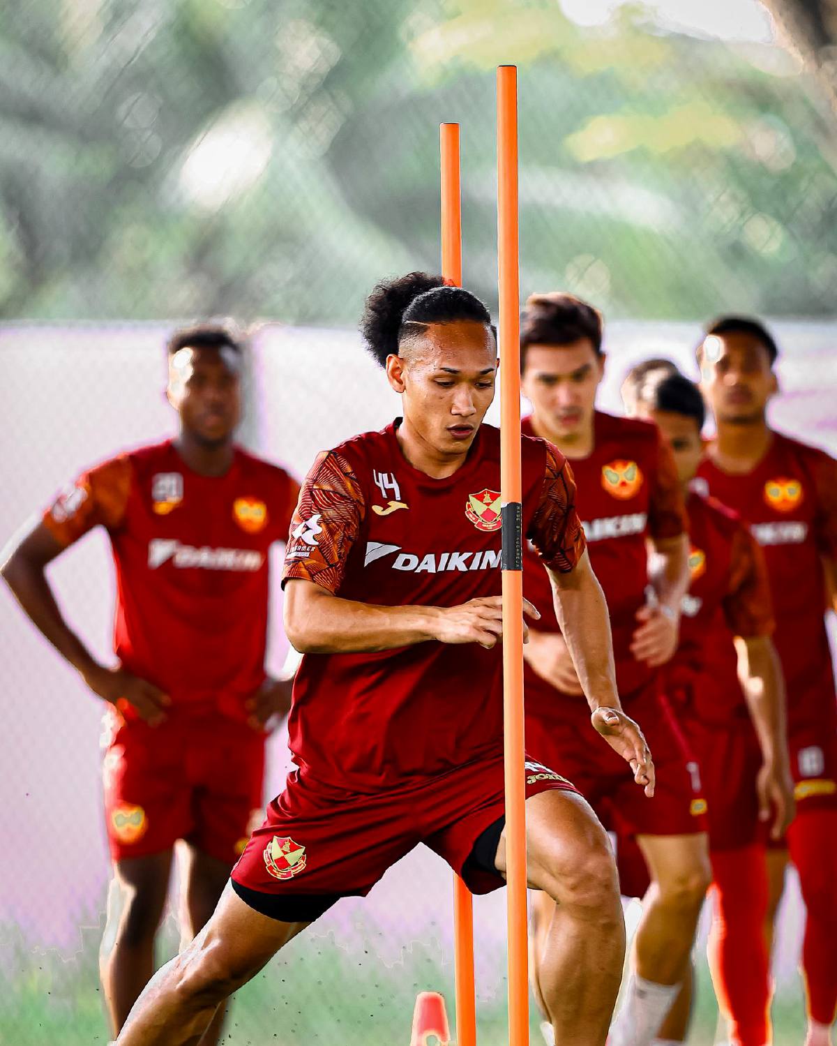 BARISAN pemain Selangor giat menjalani latihan. FOTO Selangor FC
