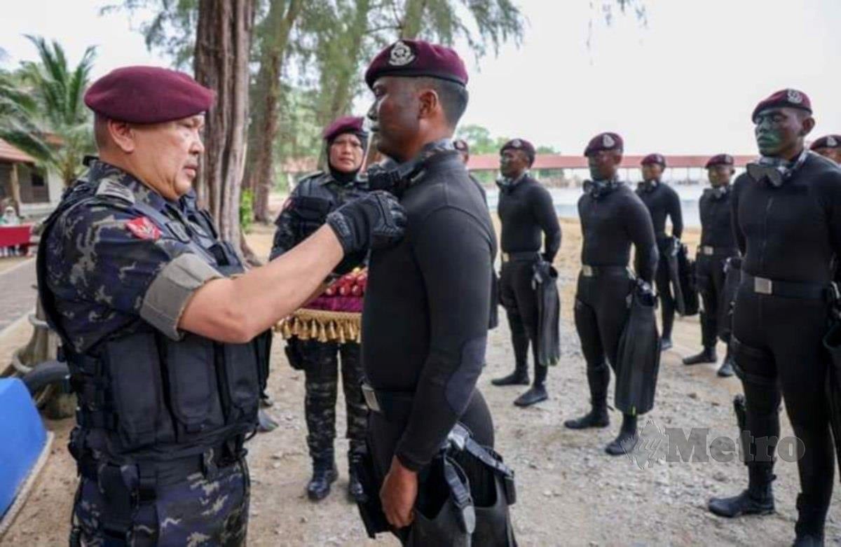 16 Operatif Utk Dianugerah Lencana Selam Tempur Harian Metro