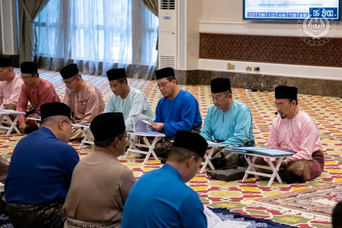 MAJLIS bacaan Yasin, tahlil dan doa selamat yang diadakan di Istana Negara sempena Istiadat Pertabalan Yang di-Pertuan Agong. FOTO FB Sultan Ibrahim