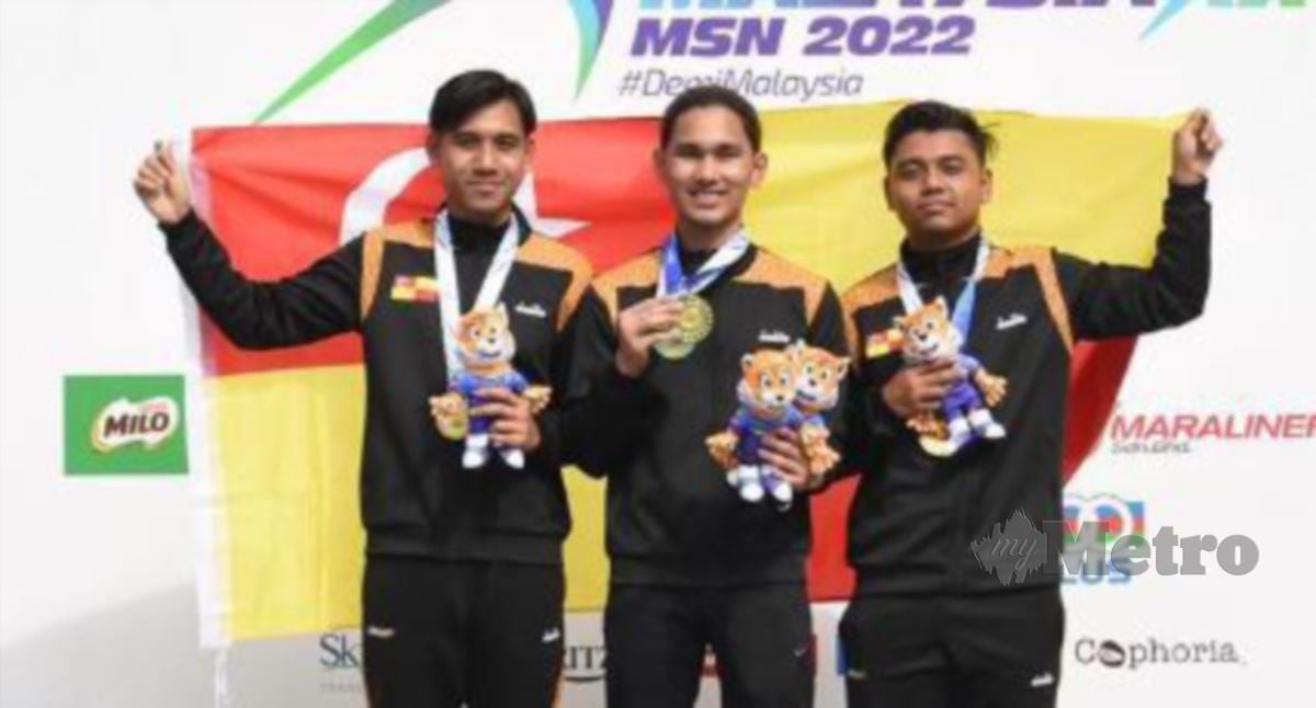 HARITZ Iklil (tengah) memenangi dua pingat emas buat Selangor menerusi acara 10m air rifle individu lelaki dan 10m air rifle berpasukan lelaki. FOTO FB MAJLIS SUKAN NEGERI SELANGOR 