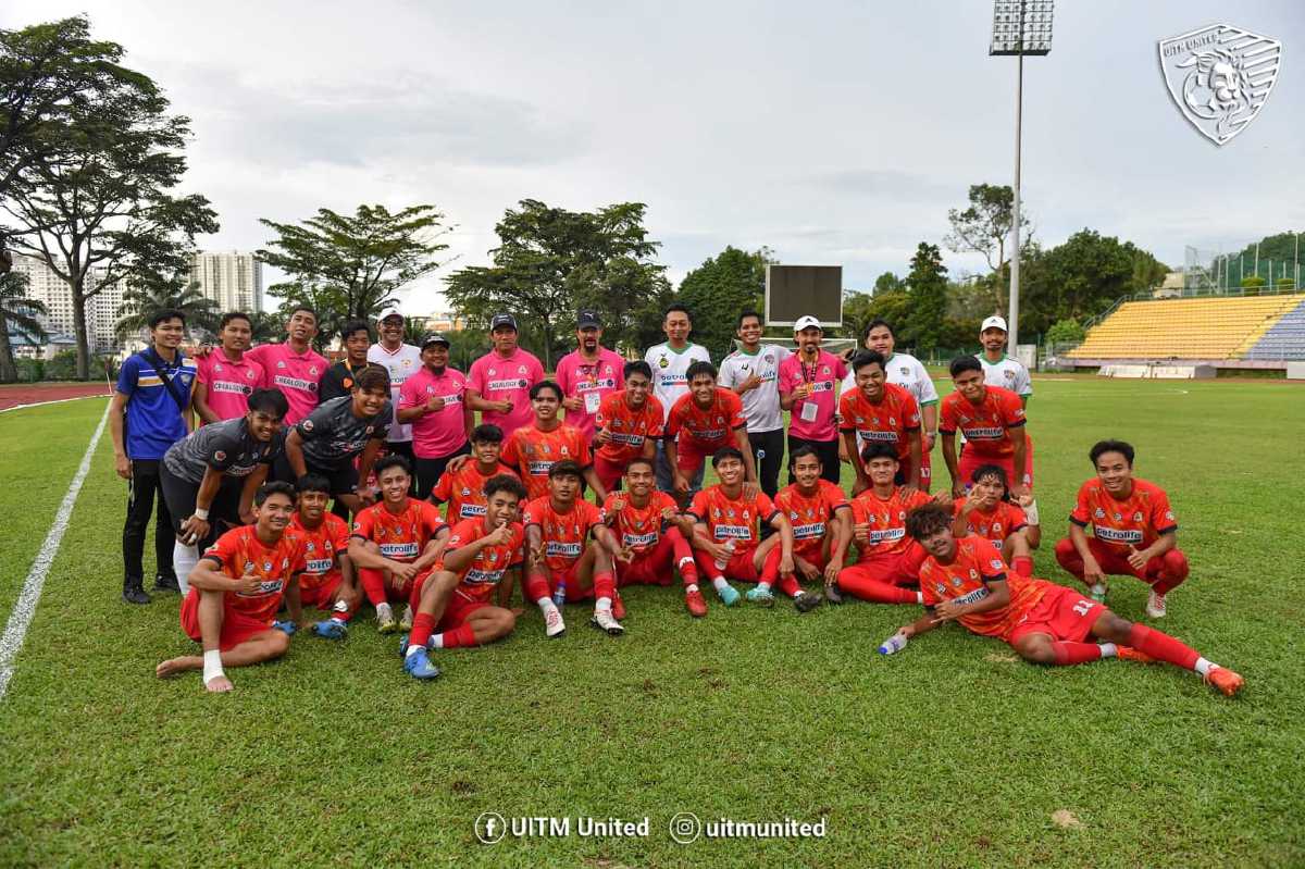 PASUKAN Selangor bergambar kenangan selepas melepasi halangan Kelantan di suku akhir Piala Emas Raja-Raja sebelum ini.