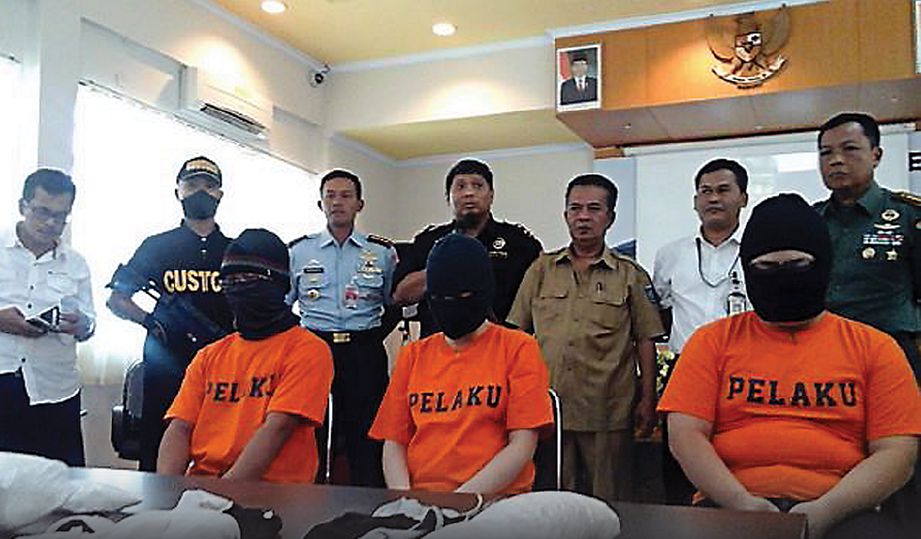 TIGA rakyat Malaysia yang ditahan cuba membawa masuk dadah ke Lombok.