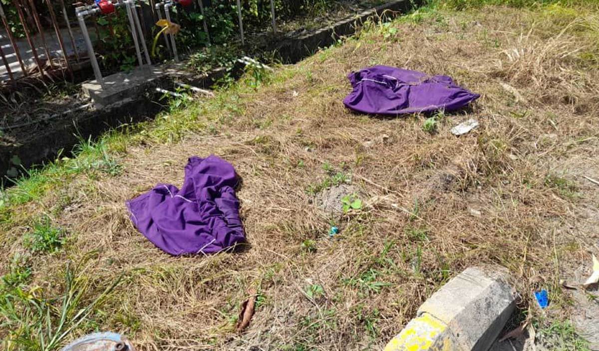DUA pasang seluar lokap dipakai suspek yang melarikan diri ditemui di Kampung Bambangan, Inanam, Kota Kinabalu. FOTO Ihsan pembaca