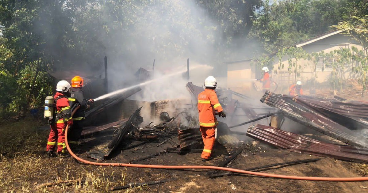 Bomba hadapi kesukaran padam kebakaran rumah di Kampung Sadu