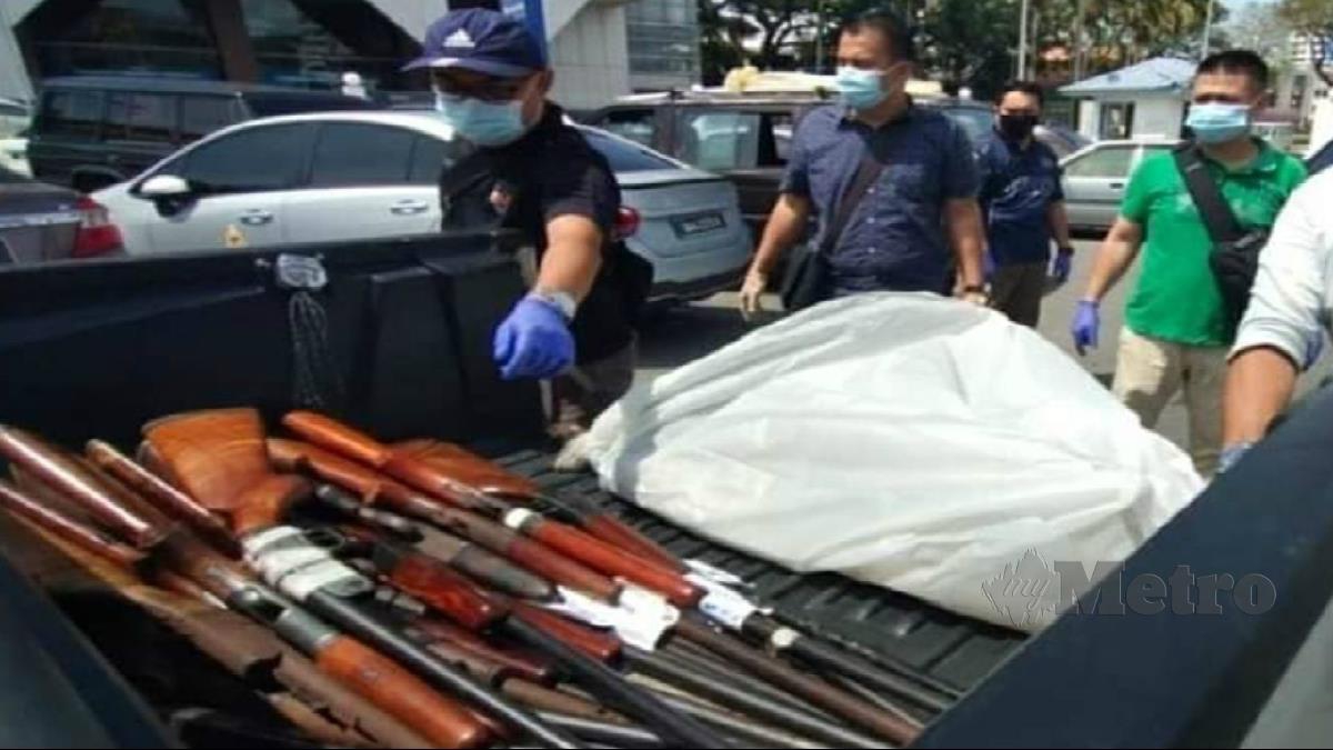 POLIS merampas 20 laras senapang patah tanpa lesen. 