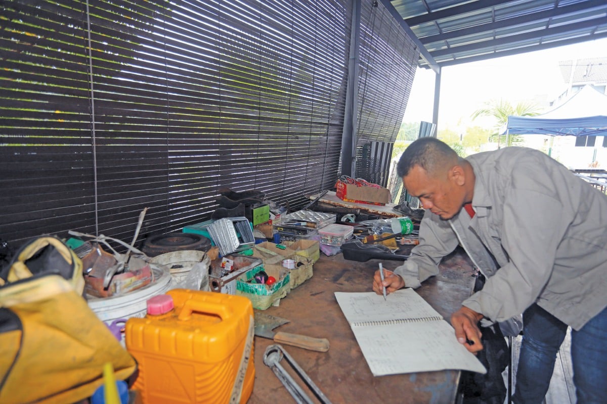 HAIRUL Fahmie menawarkan dan menyarankan rekaan sesuai dengan keperluan dan bajet pemilik kediaman.