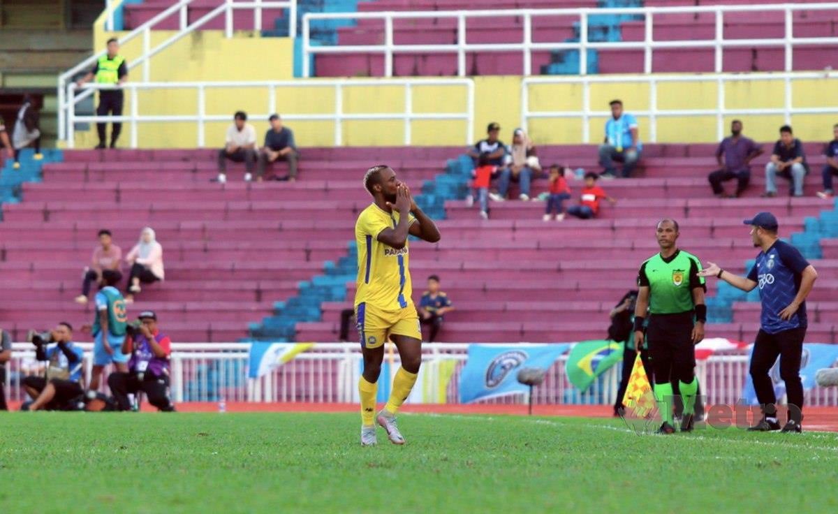 KPAH Sherman meraikan jaringannya pada saingan Liga Super 2023, diantara Sri Pahang FC dan Penang FC, di Stadium Darul Makmur. FOTO FARIZUL HAFIZ AWANG