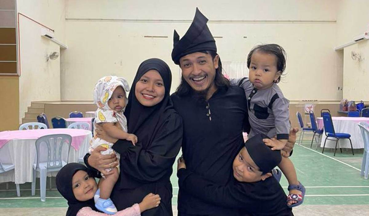 MOHAMAD Firdaus bahagia dengan isteri dan anaknya walaupun sudah hampir empat tahun menyepi daripada laman sosial. FOTO Ihsan Mohamad Firdaus Mohamed