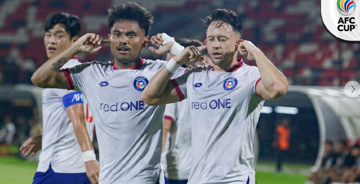 GAYA Saddil dan Darren meraikan jaringan ketika menentang PSM Makassar. FOTO AFC Cup