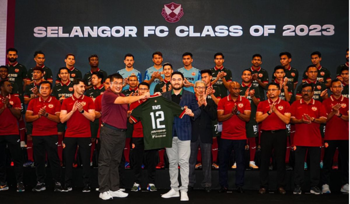 TENGKU Amir ketika Majlis Jom Jumpa Pasukan Utama Selangor FC.