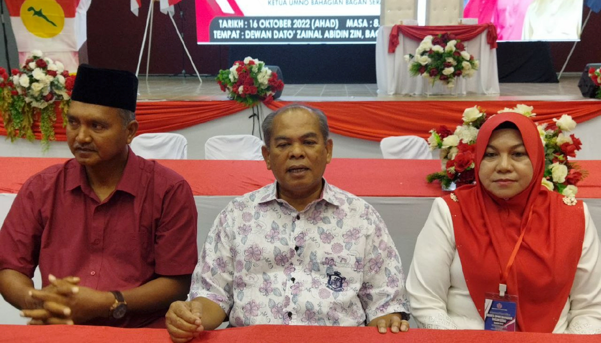 SHAM Mat Sahat (tengah) dalam sidang media selepas merasmikan Mesyuarat Perwakilan Wanita Umno Bahagian Bagan Serai. FOTO Shaiful Shahrin Ahmad Pauzi