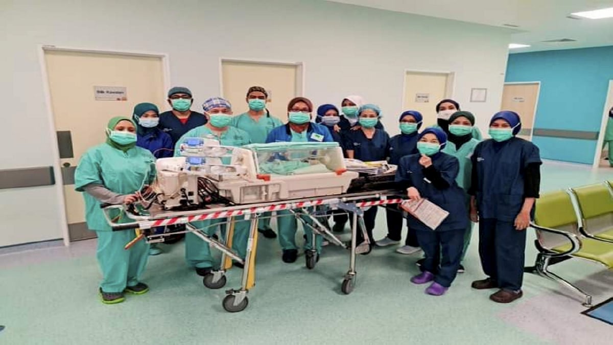 DOKTOR pahar HTA melakar sejarah melakukan pembedahan memisahkan bayi kembar siam pramatang. FOTO Ihsan KKM