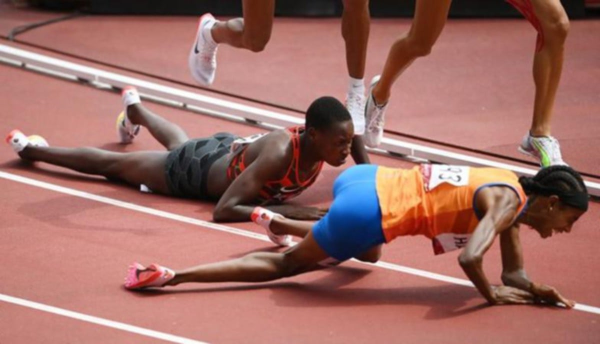 Sifan (kanan) bangkit selepas terjatuh untuk memenangi saringan 1,500m. FOTO Agensi