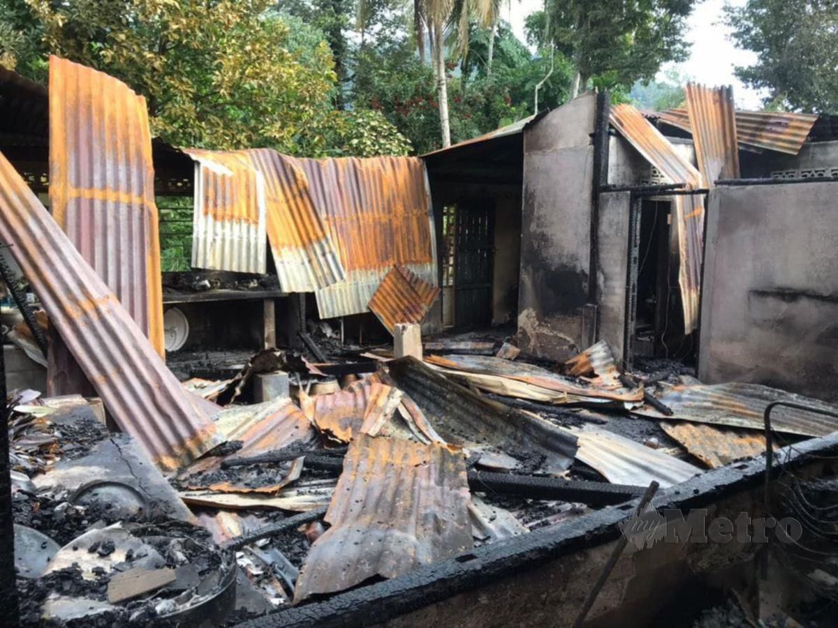 KEADAAN rumah yang musnah terbakar di Kampung Charok Kemuning Dalam. FOTO ihsan bomba