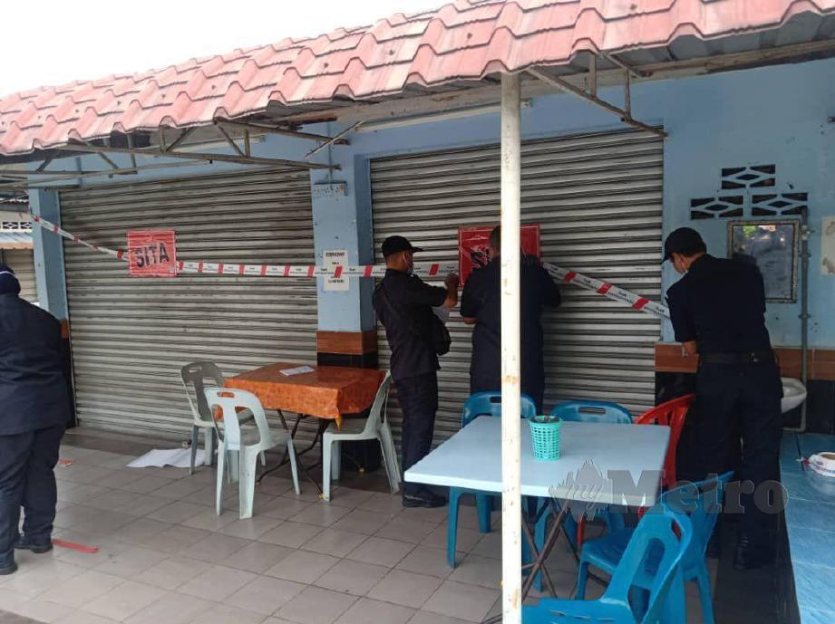 ANTARA kedai makan kendalian warga asing yang disita di Kampung Sungai Tangkas, Kajang, semalam. FOTO ihsan MPKj.