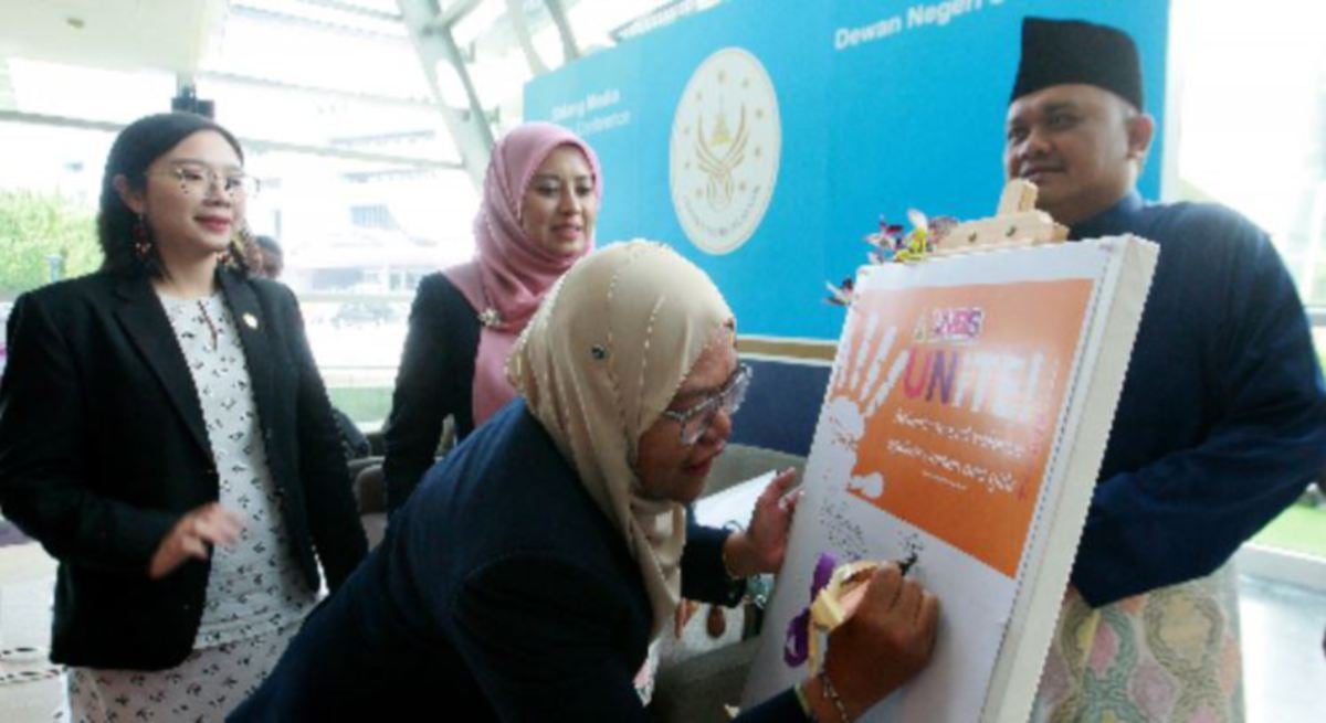 DR Siti Mariah pada kempen Sambutan Hari Penghapusan Keganasan Ke Atas Wanita Antarabangsa 2022. FOTO Faiz Anuar.