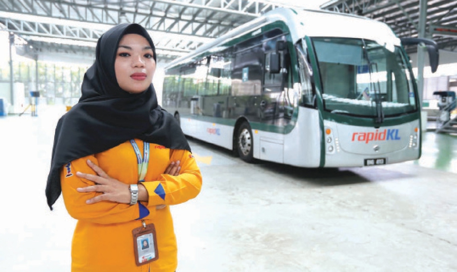 TUTY menjadi kapten bas elektrik wanita pertama Malaysia.