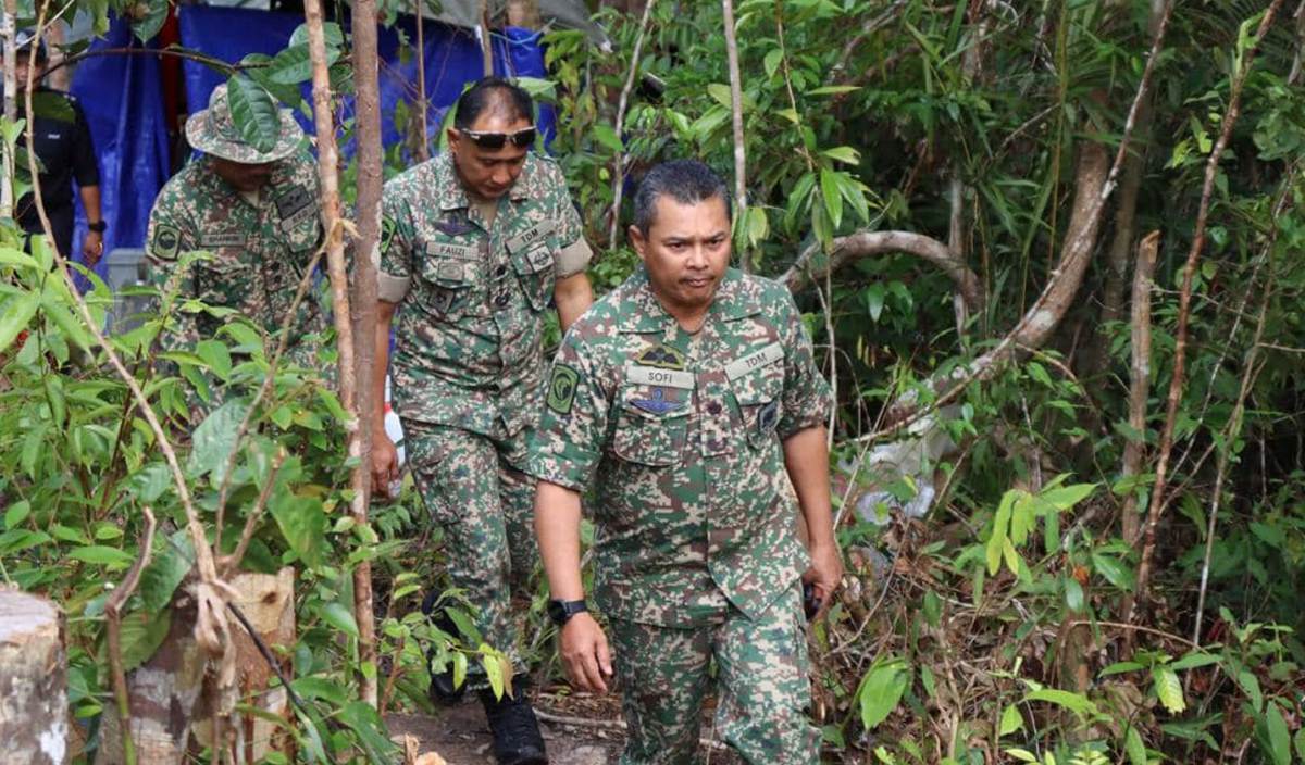 MOHD Sofi turut serta dalam operasi mencari dan menyelamat (SAR) Prebet Muhammad Syafiq Hilmi Abd Halim yang hilang di sempadan Malaysia-Brunei di Limbang sejak 17 hari lalu. FOTO Facebook Markas Pemerintahan Medan Timur Tentera Darat