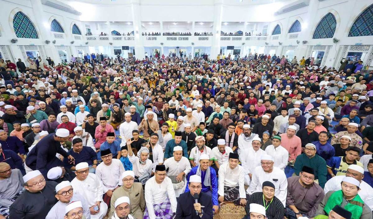 LEBIH 12,000 jemaah hadir mengerjakan solat Subuh di Masjid Sultan Iskandar Bandar Dato’ Onn, pagi tadi. FOTO Ihsan MEDKOM
