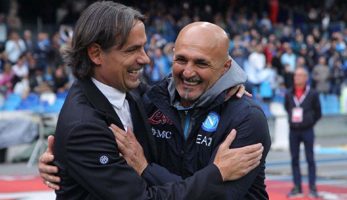 SPALLETTI bersama ketua jurulatih Inter Milan  Simone Inzaghi (kiri). 