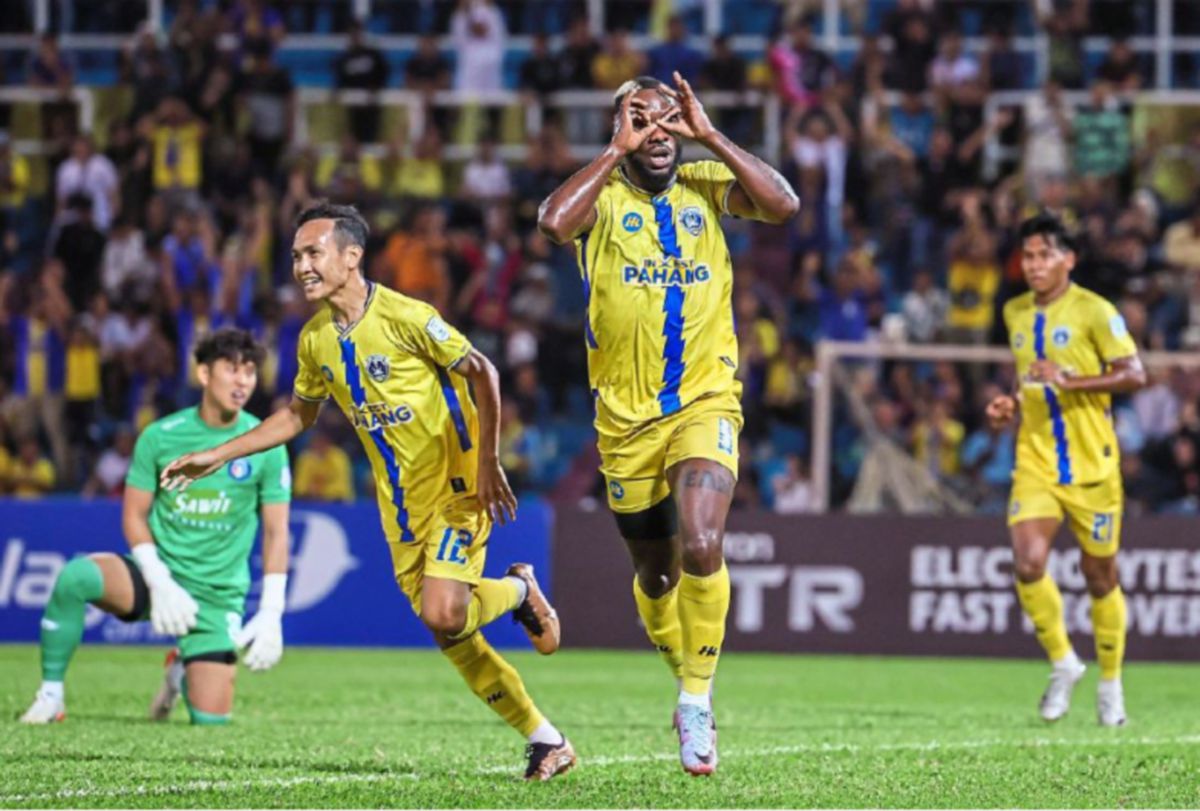 PEMAIN SPFC meraikan jaringan ketika menentang Sabah FC. FOTO Bernama