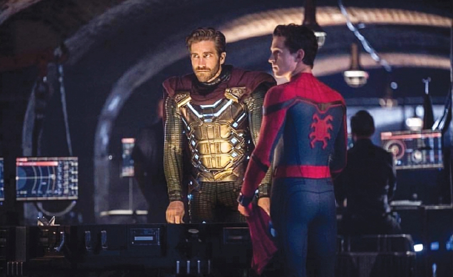 TOM bersama Jake Gyllenhaal yang melakonkan watak Mysterio.