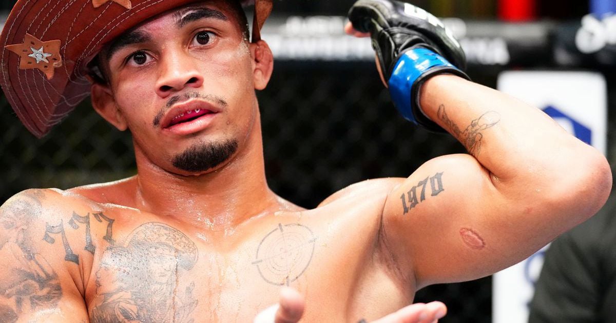Petarung UFC dihukum akibat gigit lawan