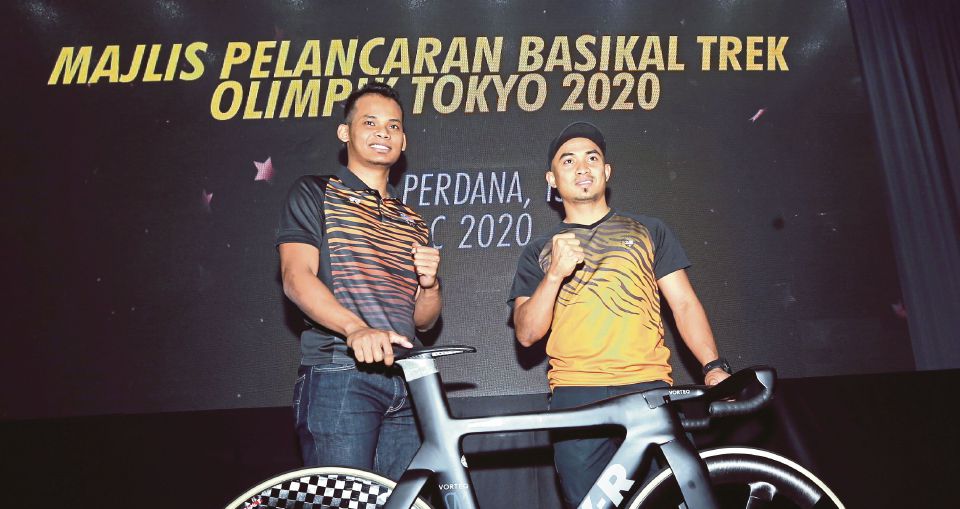 Azizul, Shah Firdaus tak perlu pulang | Harian Metro