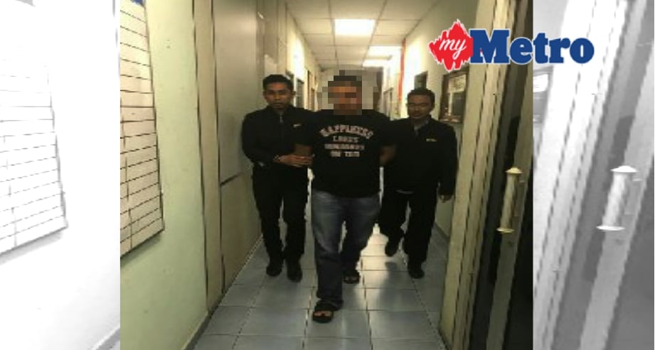 SUSPEK ditahan SPRM bagi bantu siasatan kes meminta dan menerima wang rasuah RM3,200 daripada pemilik restoran. FOTO Ihsan SPRM