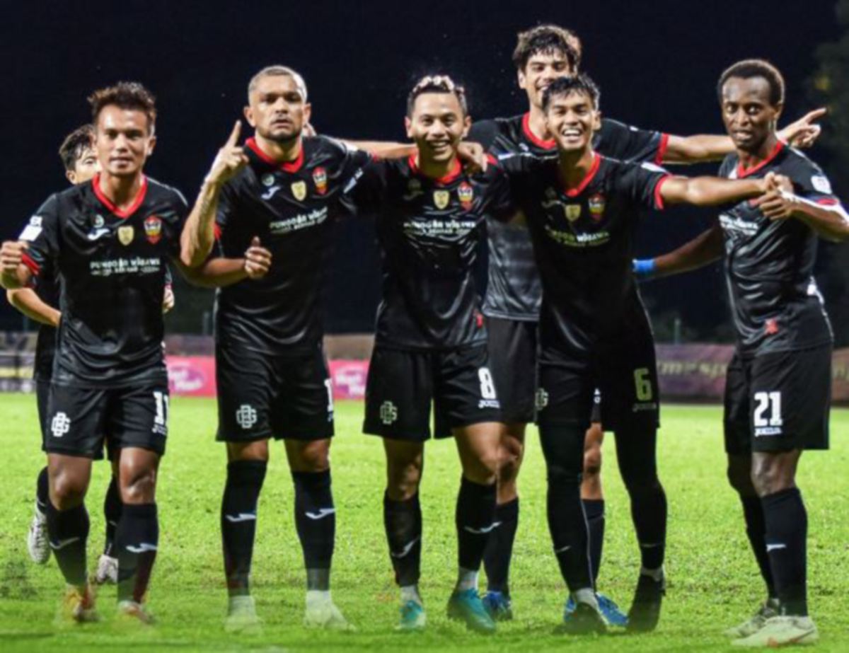 SEBAHAGIAN barisan pemain Sarawak United. FOTO Ihsan Sarawak United