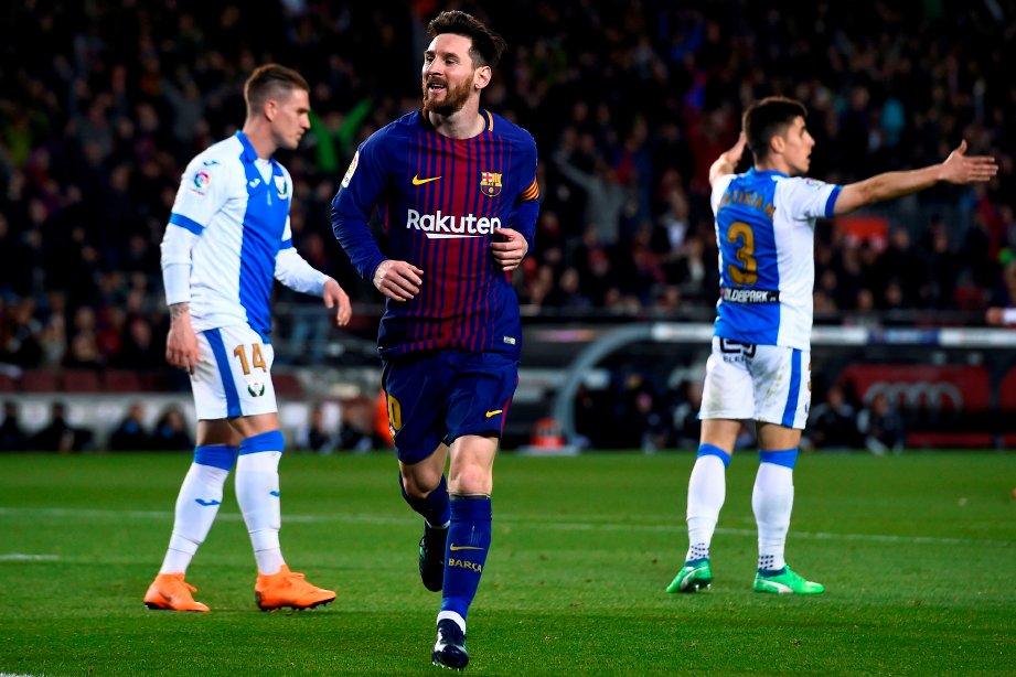LIONEL Messi (tengah) meledak hatrik ketika menewaskan Leganes, awal pagi tadi. - Foto AFP 