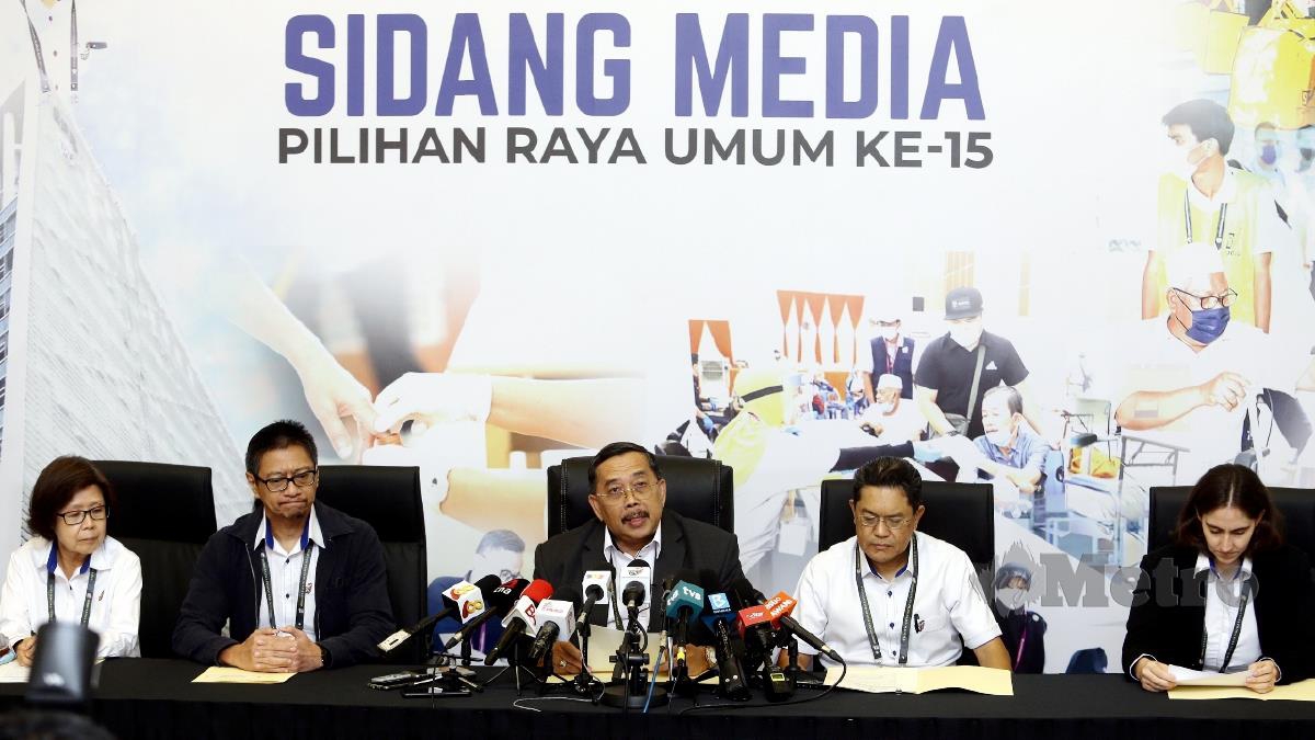 TAN SRI Abdul Ghani Salleh ketika sidang media Urusan Penamaan Calon PRU-15 di Putrajaya. FOTO Mohd Fadli Hamzah 