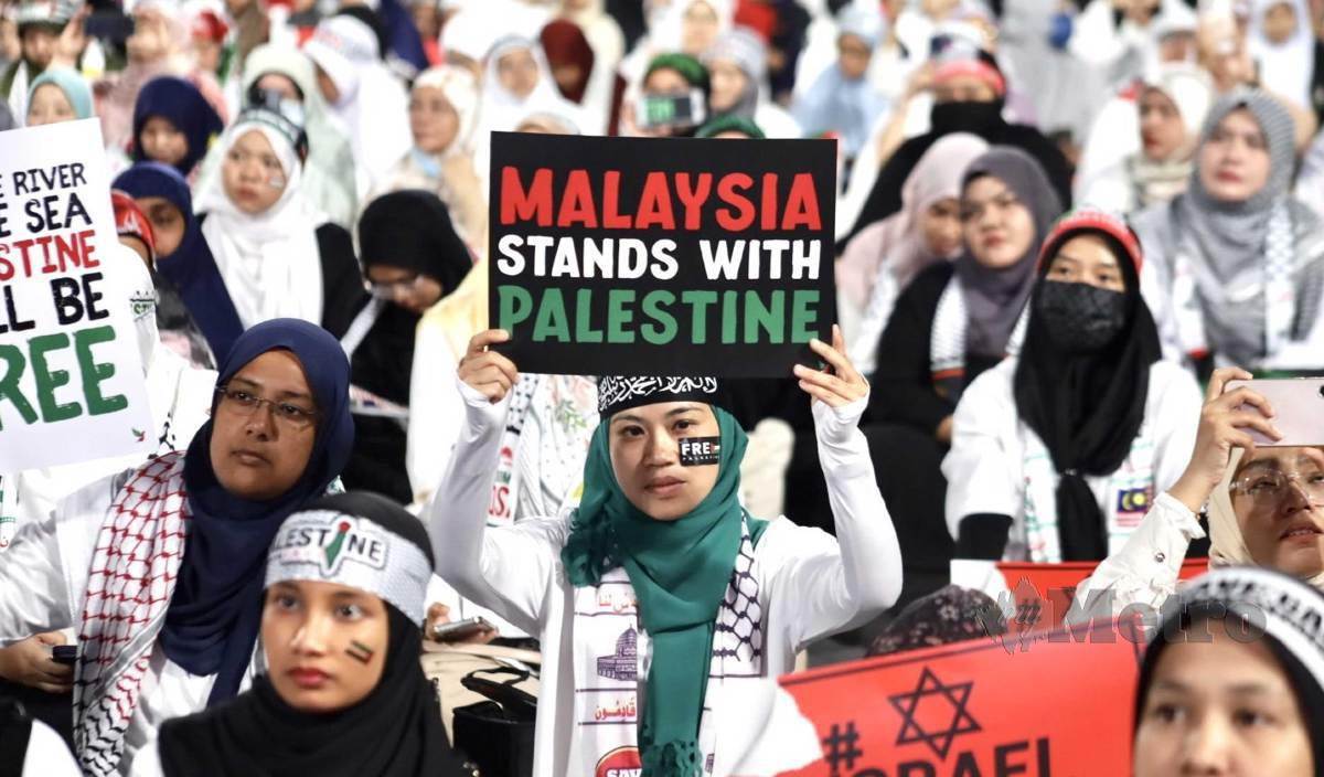 RAKYAT Malaysia menunjukkan solidariti ke atas rakyat Palestin. FOTO Ahmad Ukasyah